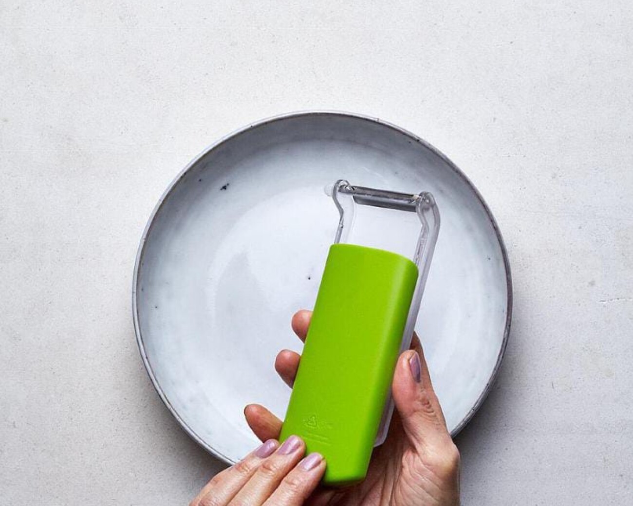 Pelador “PeelStore™” con depósito recolector (verde) Pelador “PeelStore™” con depósito recolector (verde)