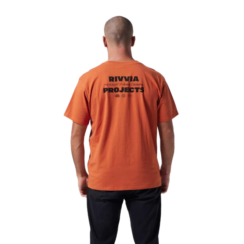 Remera Rivvia Classic Pursuit - Terracota Remera Rivvia Classic Pursuit - Terracota