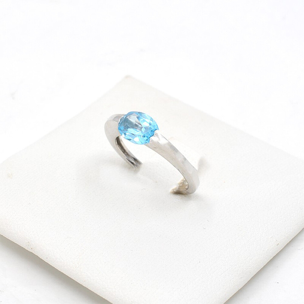 Anillo En Oro 18K Blanco Y Topacio Anillo En Oro 18K Blanco Y Topacio