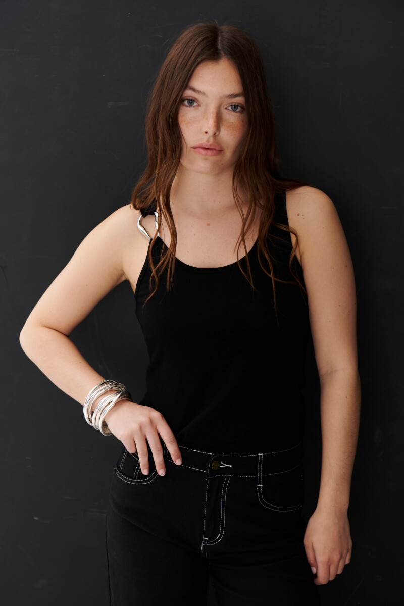 MUSCULOSA METAL NEGRO