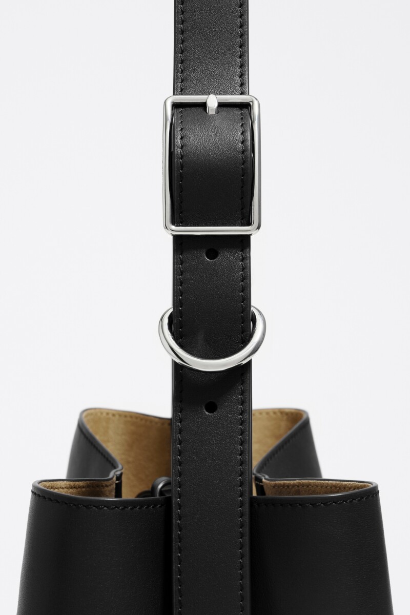 BOLSO CARLINO MEDIANO Negro