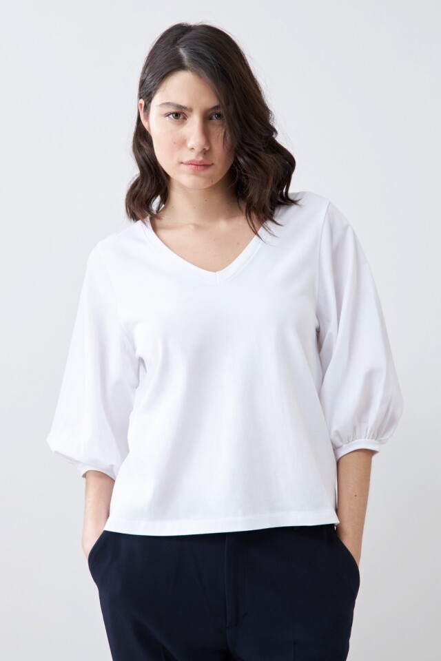 Remera escote en V con mangas balloon blanco