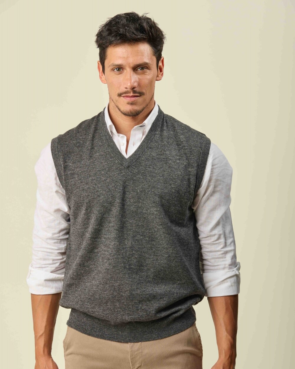 Chaleco Lambswool Escote V Gris