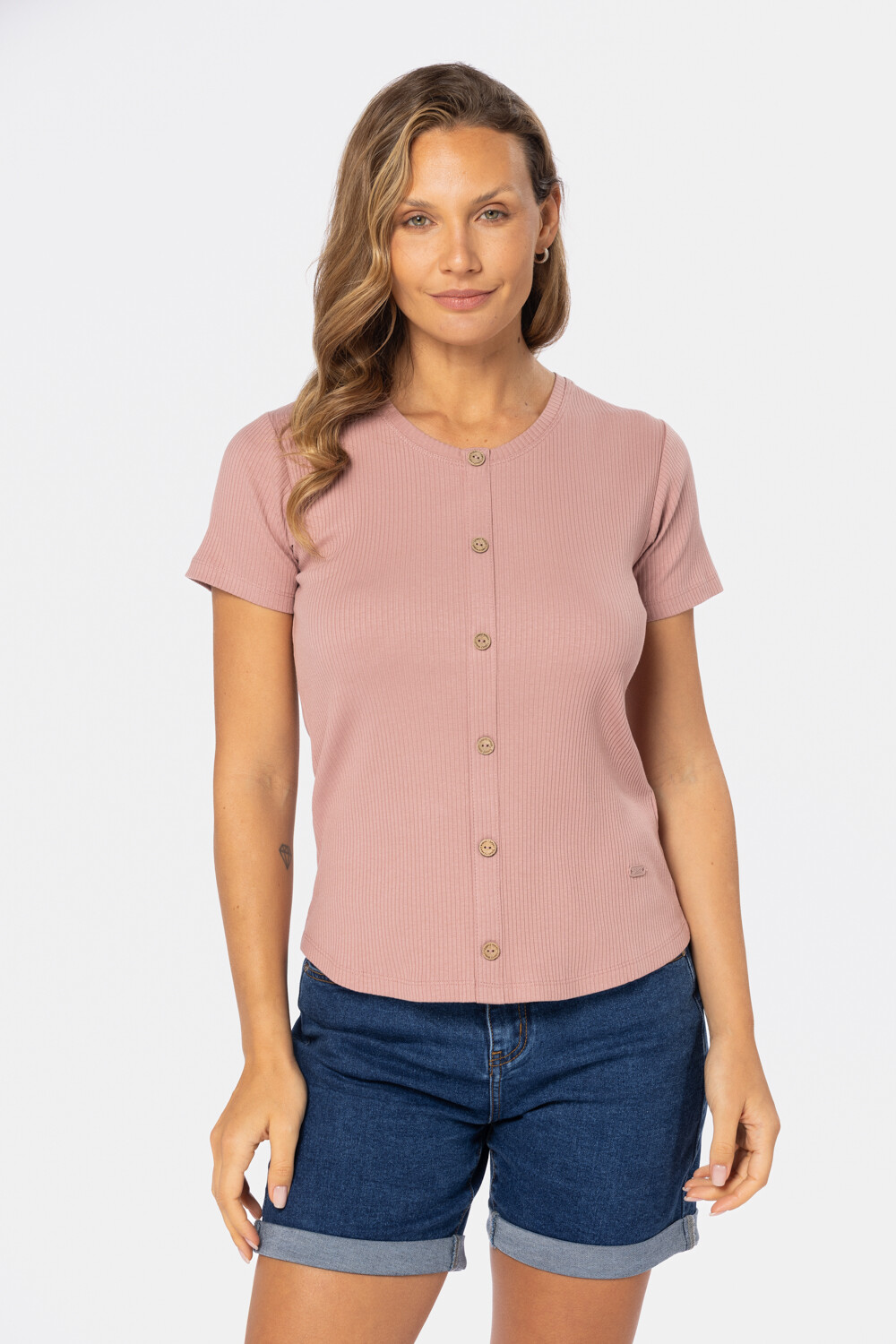 REMERA CON BOTONES Rosado