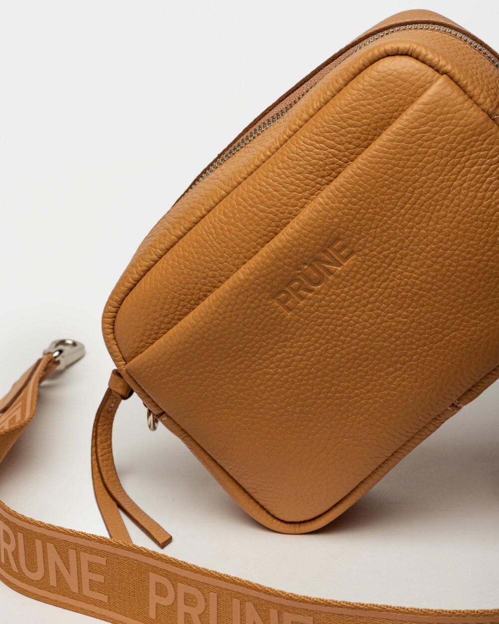 Bandolera Haze en cuero graneado Biscuit Niquel