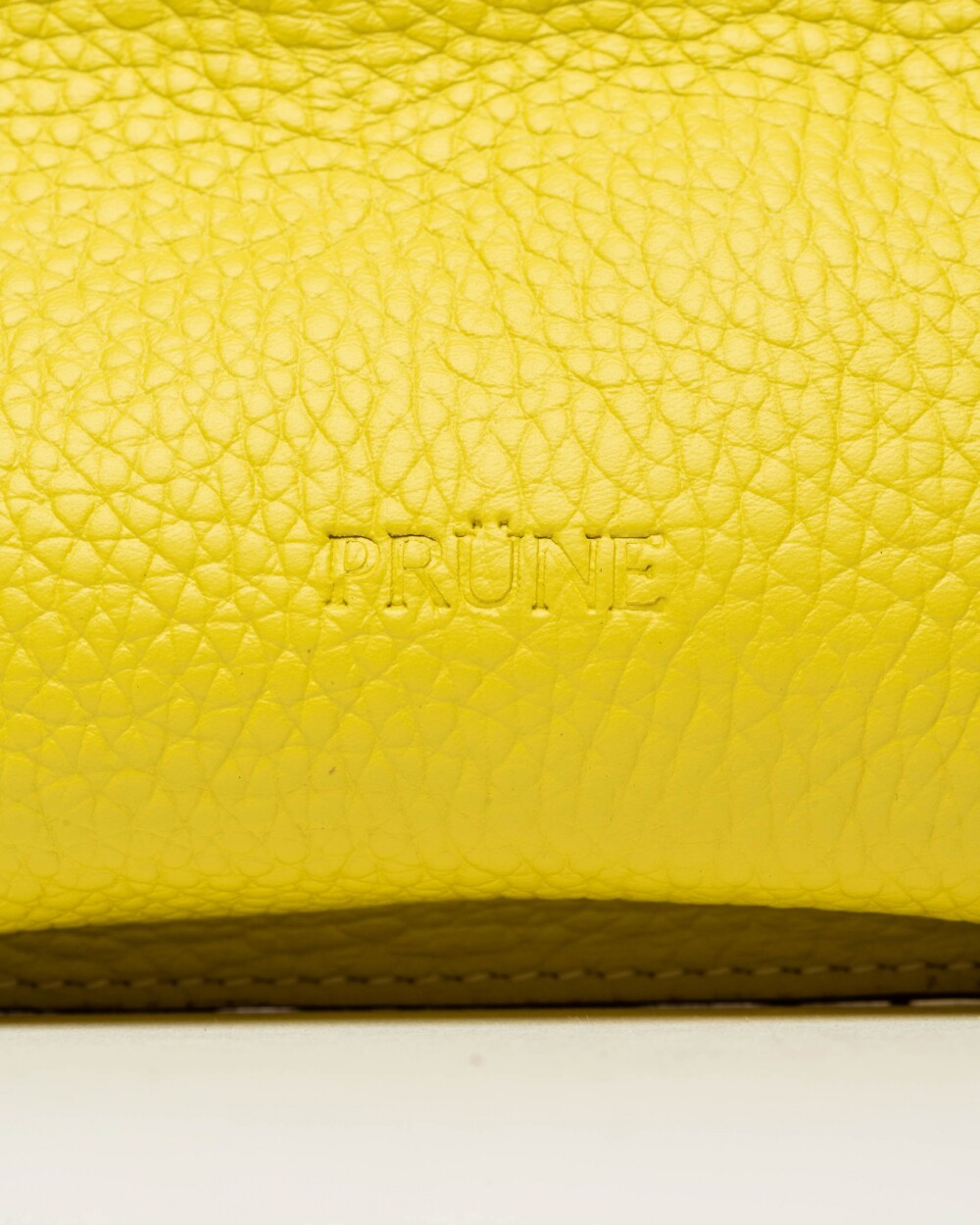 Mini bag Anya en cuero graneado Lima