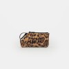 Monedero Katy En Cuero Animal Print Camel