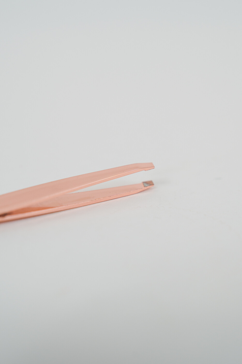 Pinza De Cejas Bato Dorado