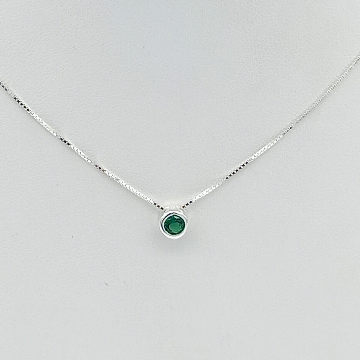 Conjunto de cadena y dije, PUNTO DE LUZ. 