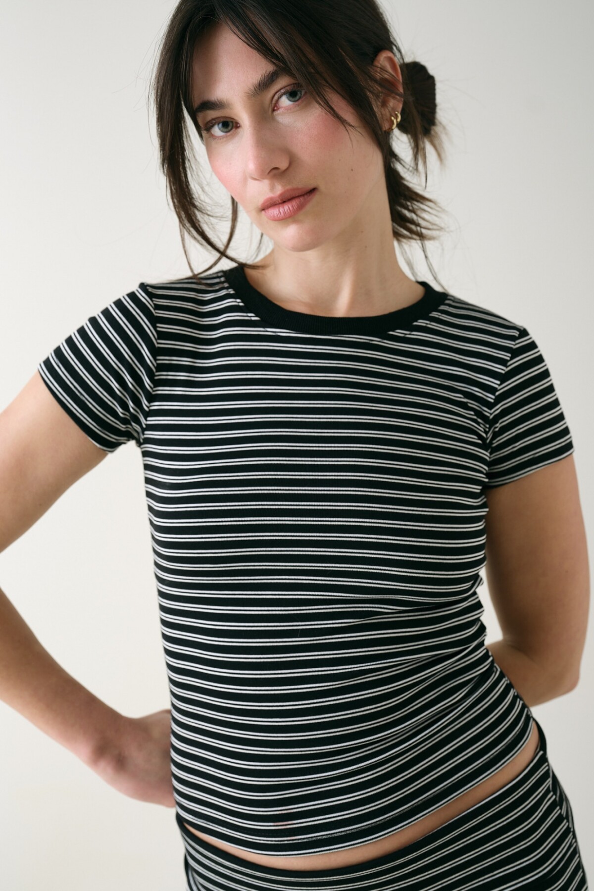Remera Entallada Algodón Rayado Negro