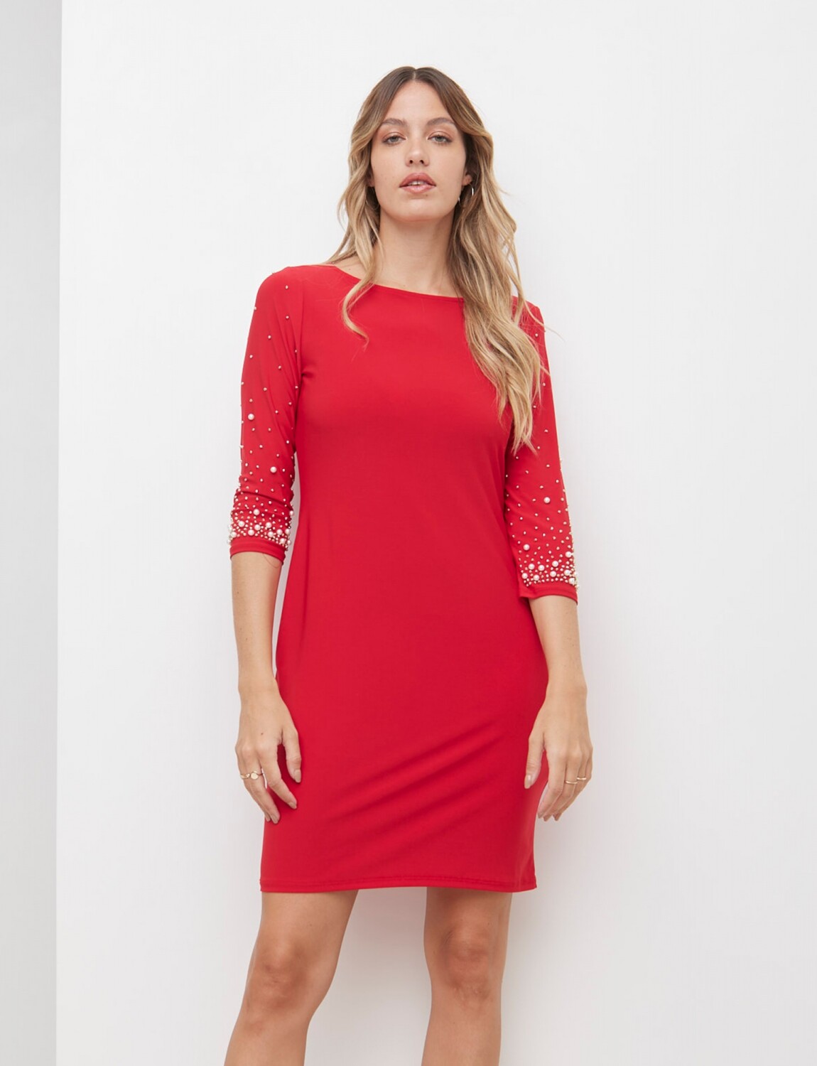 Vestido rojo con online perlas