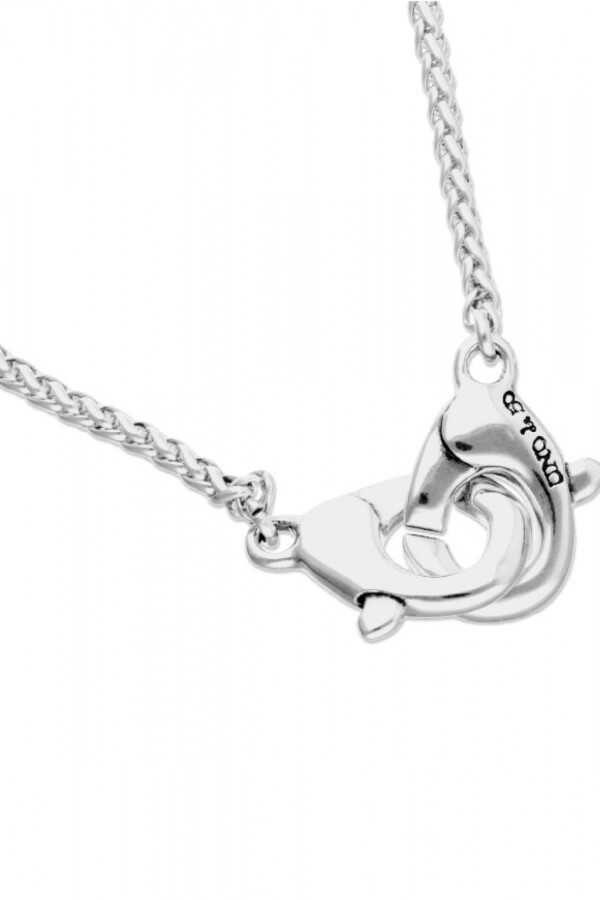 COLLAR BAÑADO EN PLATA CON DETALLE DE MOSQUETÓN ENTRELAZADO Colgante