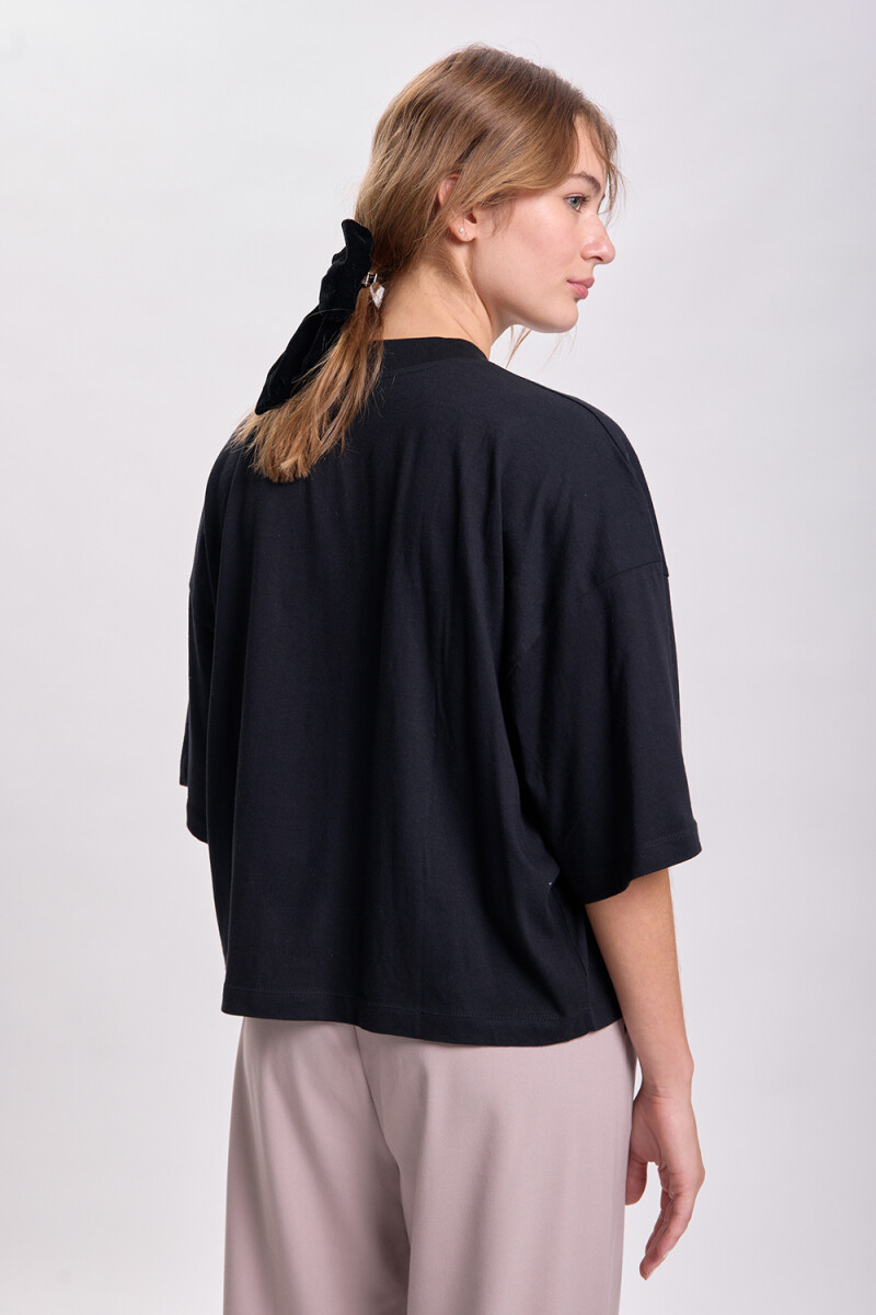 Remera manga 3/4 cuello alto Negro