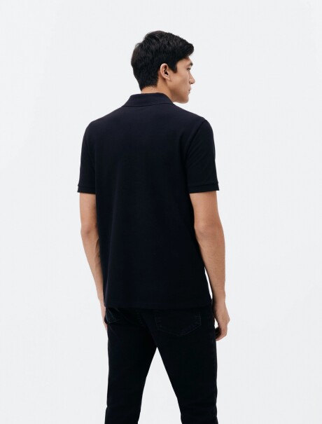 CAMISA DE CUELLO CON BORDADO NEGRO