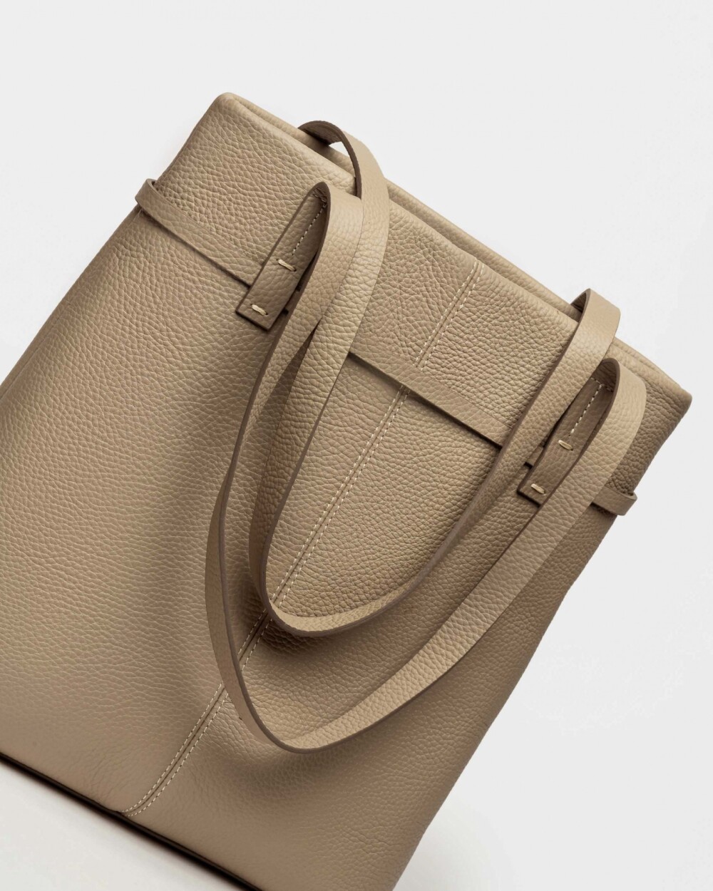 Shopper Bay en cuero graneado Taupe