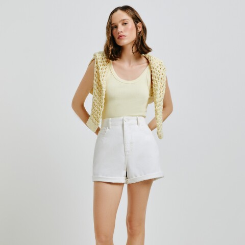 SHORTS FEM BEGE CLARO