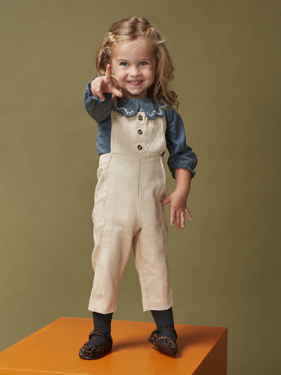 Peto Con Costuras Onduladas Piedra