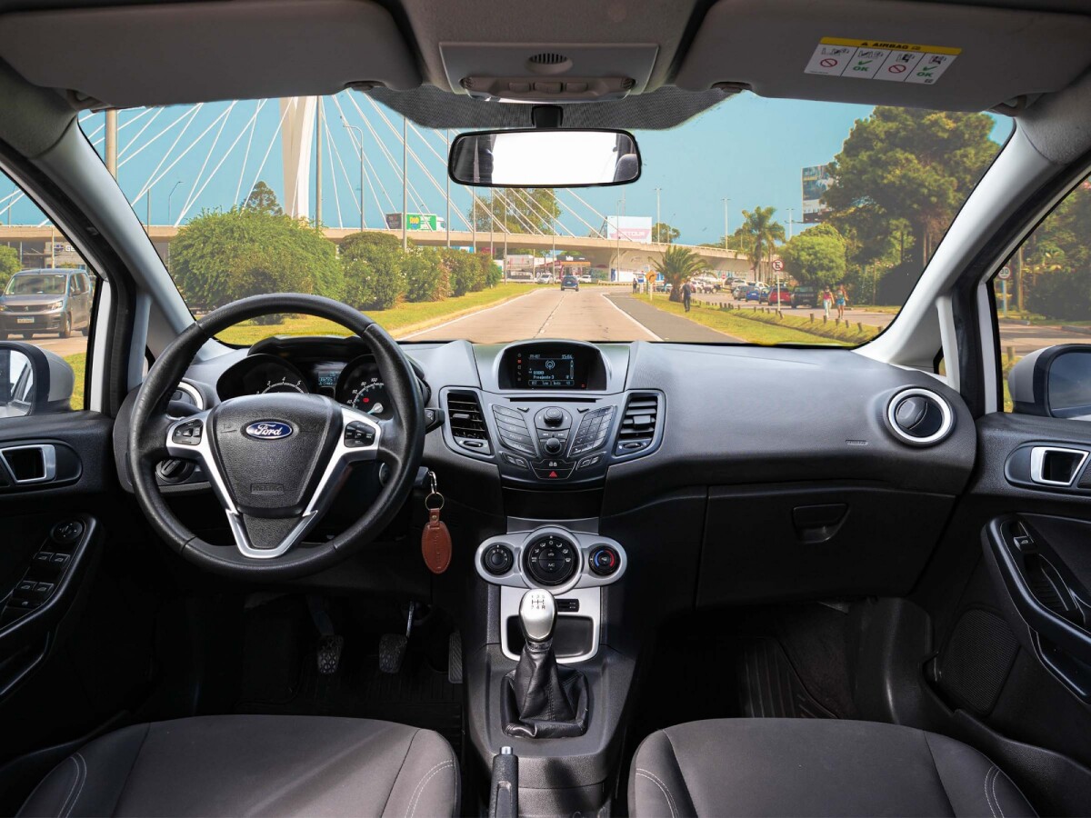 Ford Fiesta SE 1.6 Extra Full | Permuta / Financia Ford Fiesta SE 1.6 Extra Full | Permuta / Financia