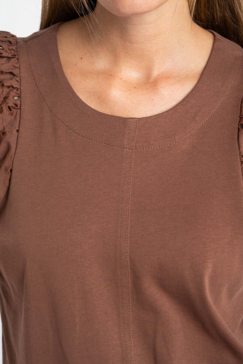 Remera Manga Broderie Moca