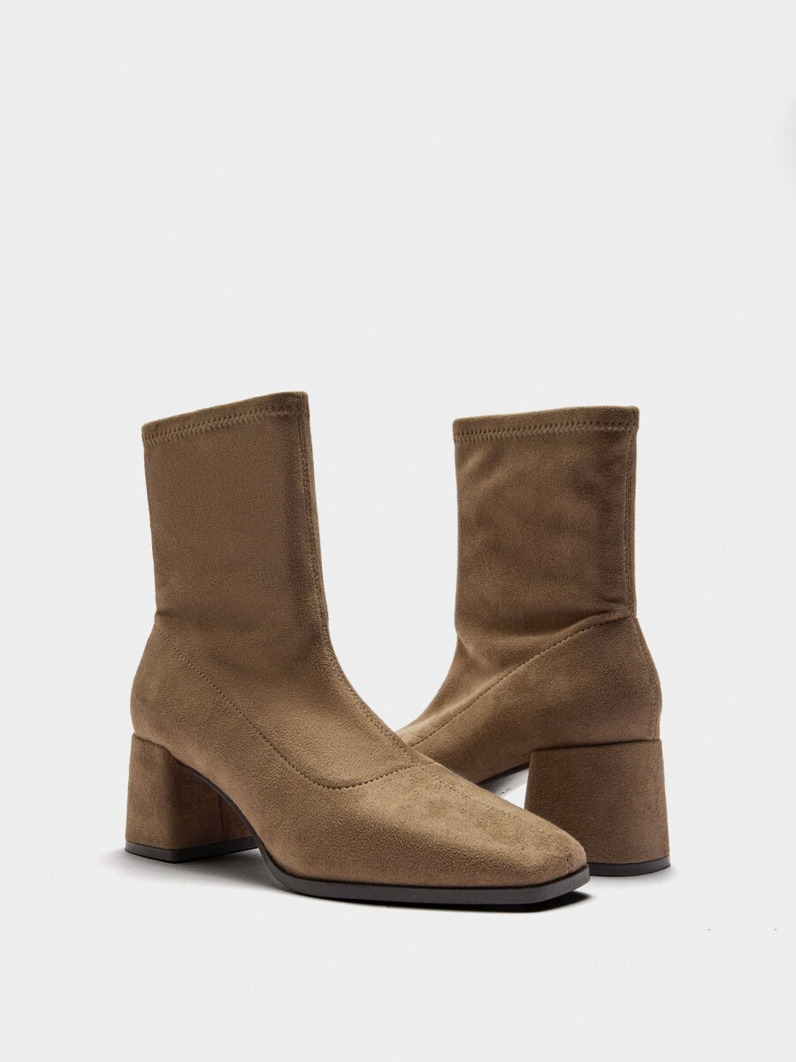 Botines Efecto Piel taupe