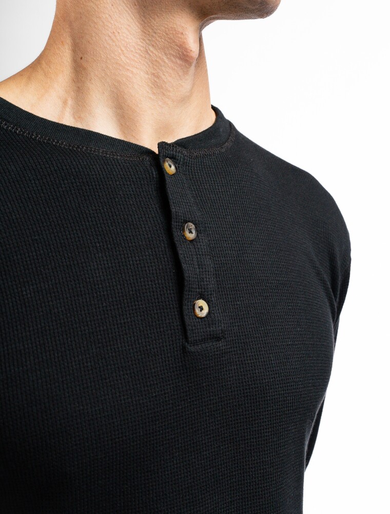 Remera Manga Larga Termal con Botones Negro