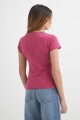 Remera off shoulder mangas cortas FUCSIA