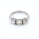 Anillo estilo antiguo en platino, con 3 brillantes, engarce 4 puntas. Anillo estilo antiguo en platino, con 3 brillantes, engarce 4 puntas.
