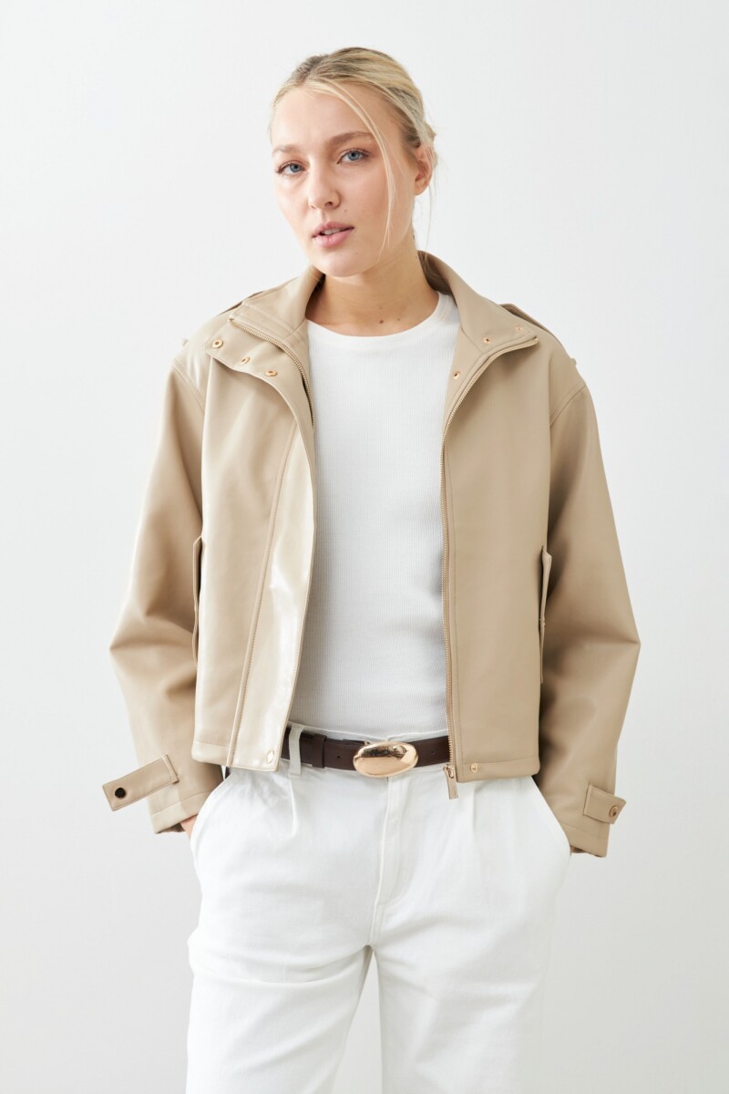 Chaqueta eco cuero beige