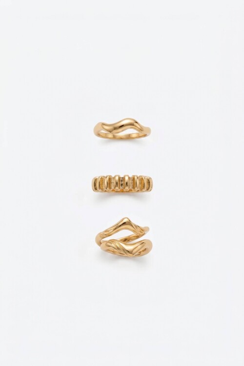 Set de tres anillos wavy irregular dorado