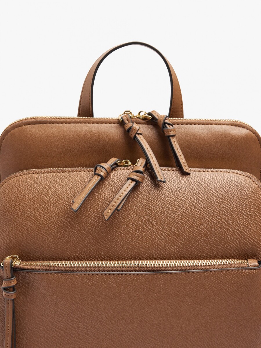 Mochila Para Portátil 15" Con Penduro camel