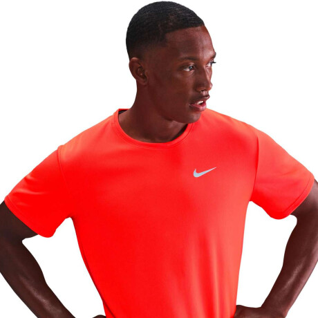 Remera Nike Miler Dri-Fit Uvsleeve Running Top De Hombre Rojo