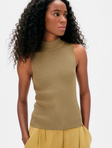 MUSCULOSA DE CUELLO ALTO EN PUNTO TEJIDO VERDE