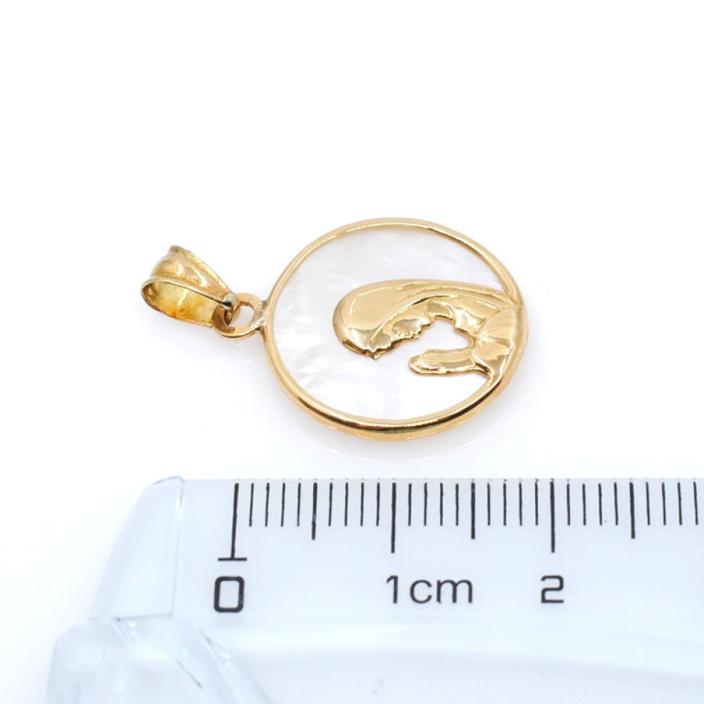 Medalla imagen de la Virgen en oro 18k y nacar. Díametro 16mm Medalla imagen de la Virgen en oro 18k y nacar. Díametro 16mm