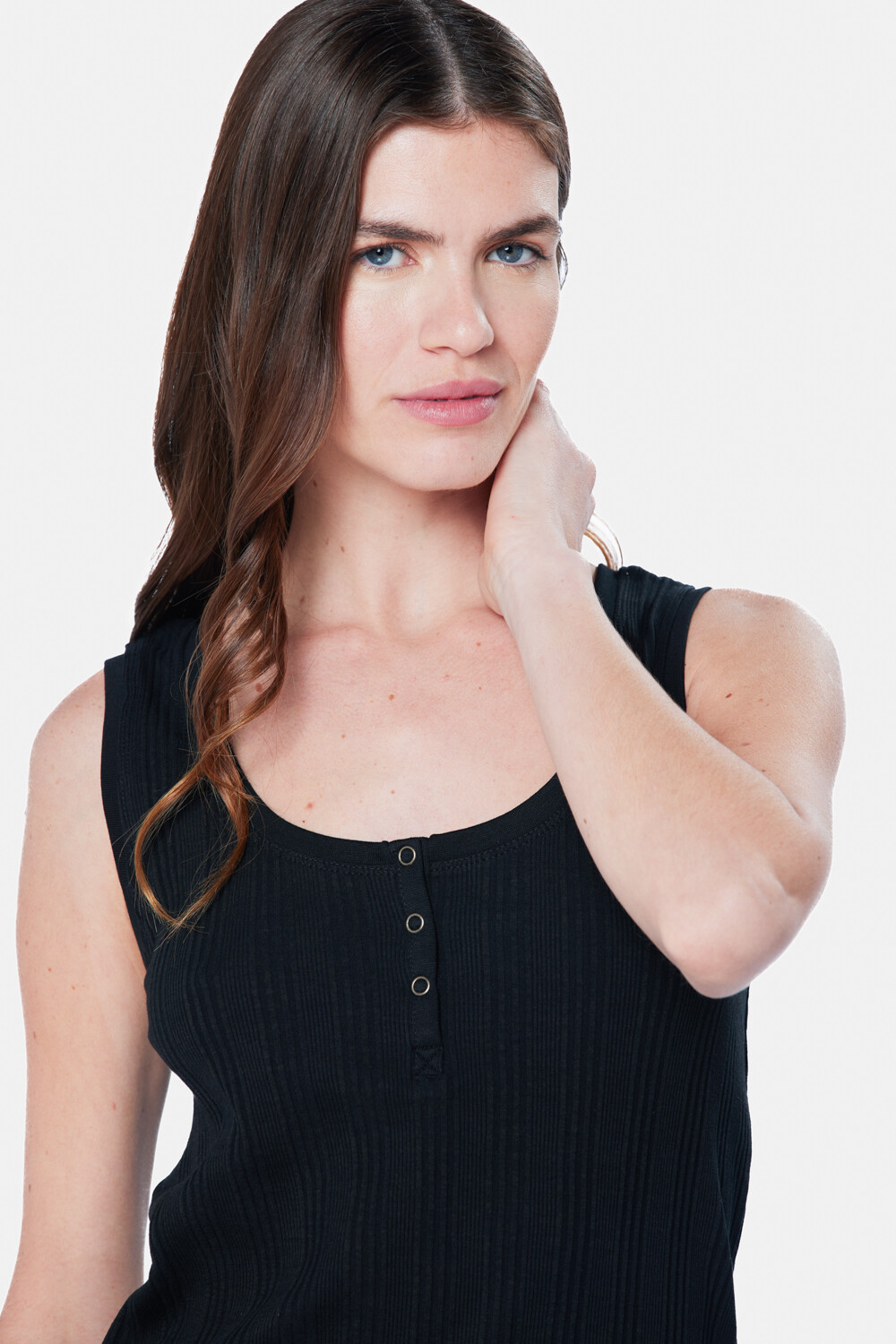 MUSCULOSA RIB CON BOTONES Negro
