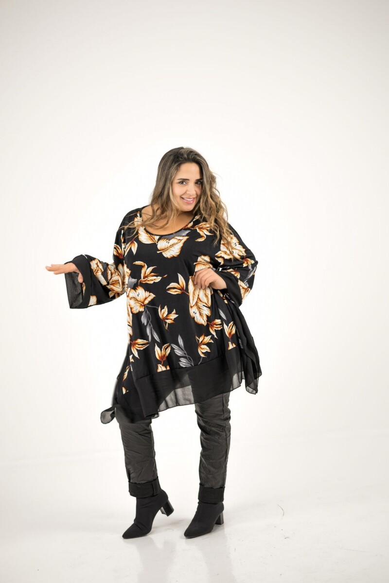 Blusa over size de viscosa elastizada, de base negra. - Naranja 