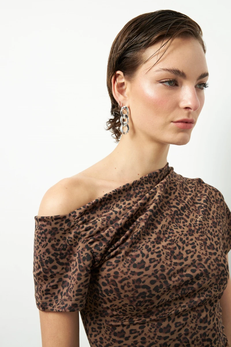 TOP MYANMAR Animal Print