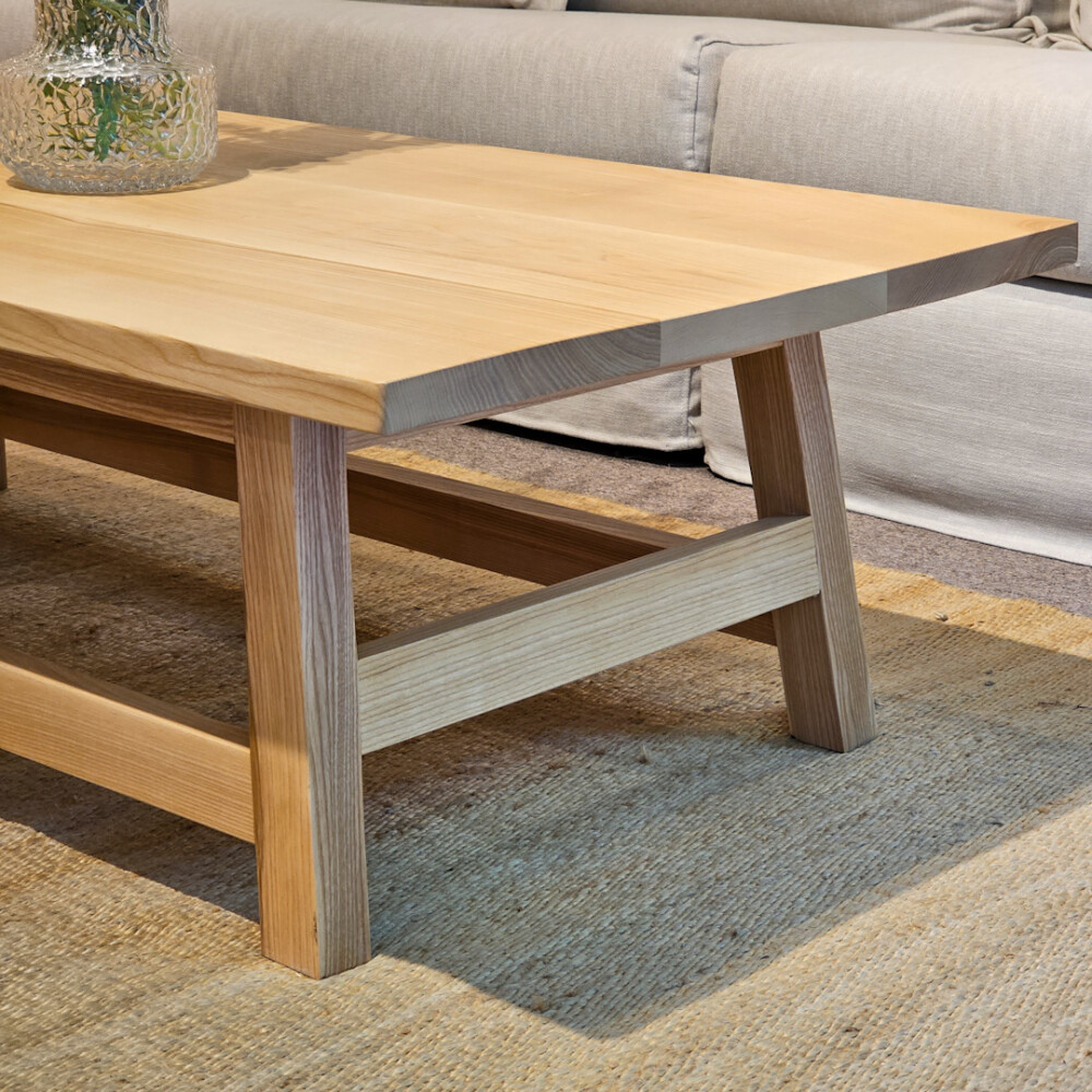 Mesa de Living Mari 140 x 70 cm en fresno Mesa de Living Mari 140 x 70 cm en fresno