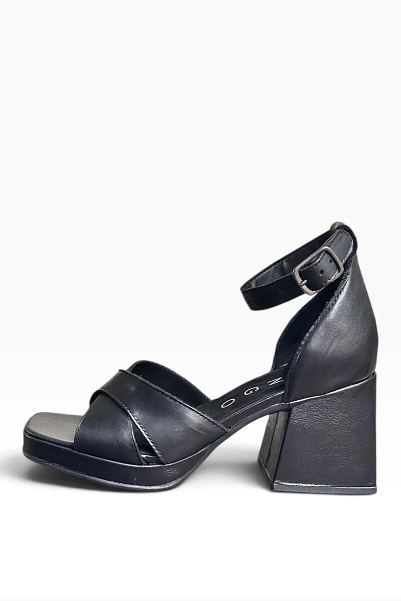 Sandalia cuero cruzada Tango Negro