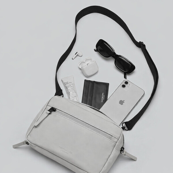 Bolso Gastón Luga Dash Horizontal Vertical Impermeable Color Gris