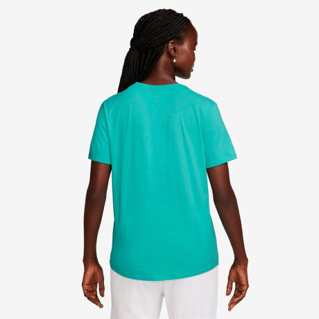 Remera Nike Sportswear Club Tee de Mujer Verde