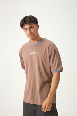 REMERA PLEASURES MARRON