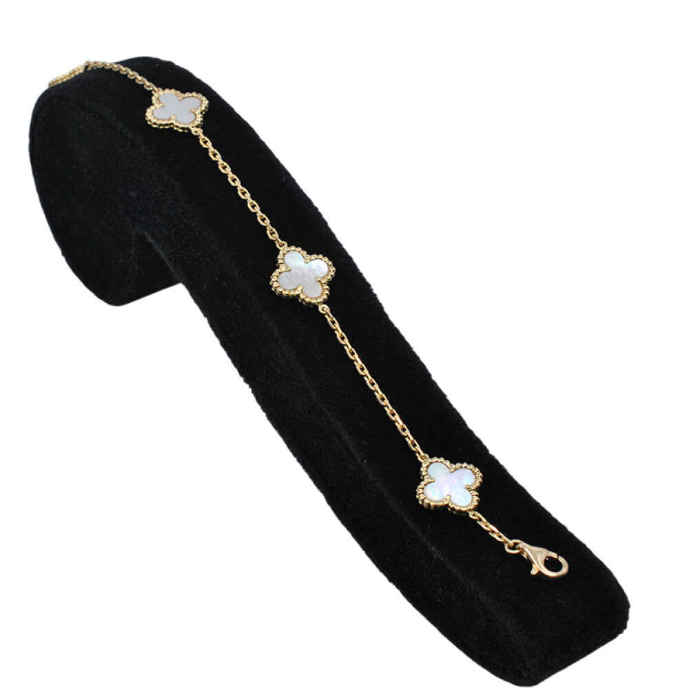 Pulsera en oro 18k y nácar modelo Alhambra. Largo 20 cm Pulsera en oro 18k y nácar modelo Alhambra. Largo 20 cm
