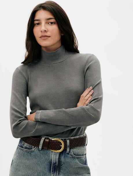 POLERA BÁSICA CON ELASTANO GRIS