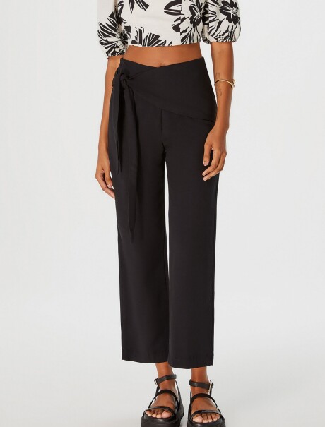 PANTALÓN CON LAZO NEGRO