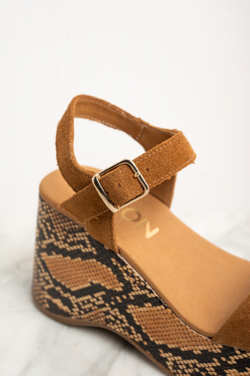 Sandalia Plataforma Gamuza Cuero Camel