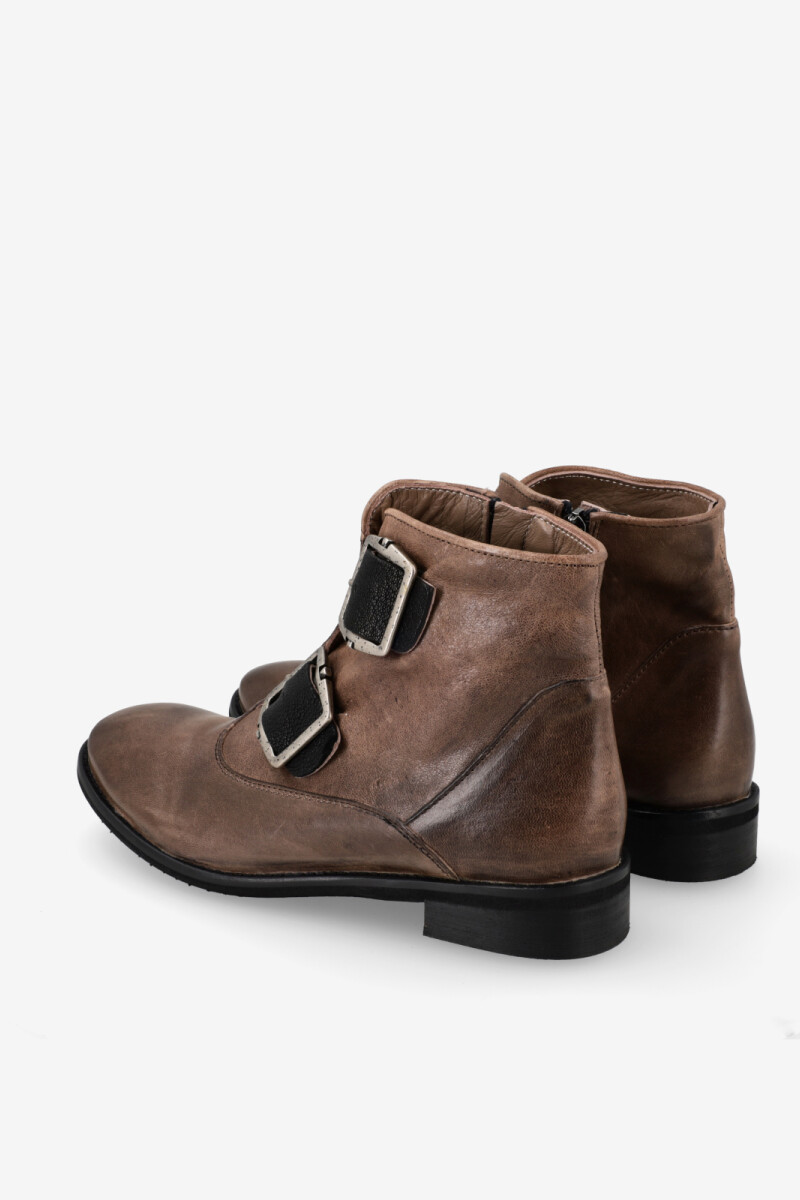 BOTA CORTA CON HEBILLA Vison