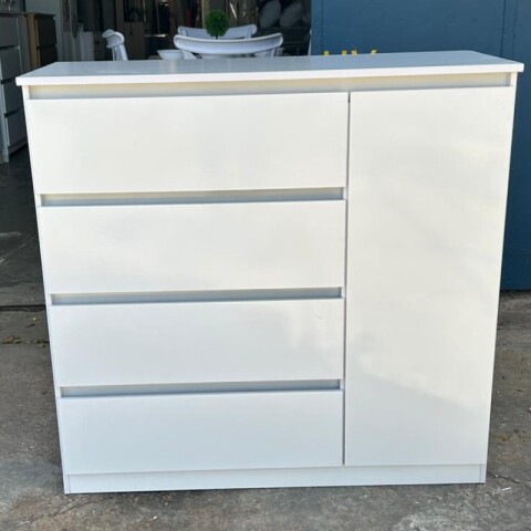 [OUTLET] Comoda Cajonera Vega para Dormitorio 4 Cajones con Rieles Telescópicos y 1 Puerta - Blanco [ SOLO RETIRO EN LOCAL ] [OUTLET] Comoda Cajonera Vega para Dormitorio 4 Cajones con Rieles Telescópicos y 1 Puerta - Blanco [ SOLO RETIRO EN LOCAL ]