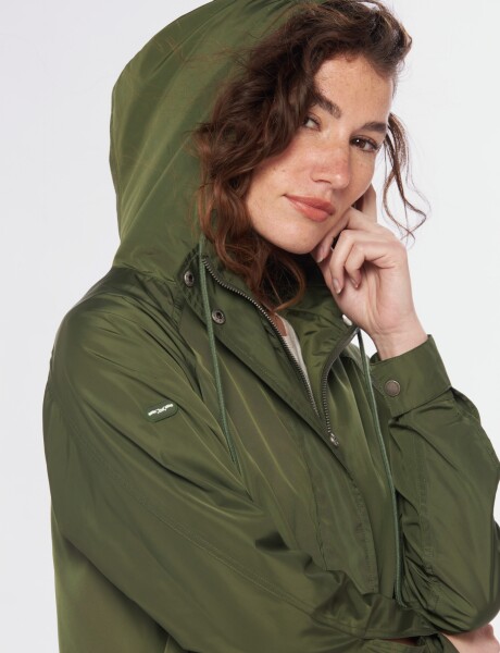 CAMPERA IMPERMEABLE CON CAPUCHA Verde Oscuro
