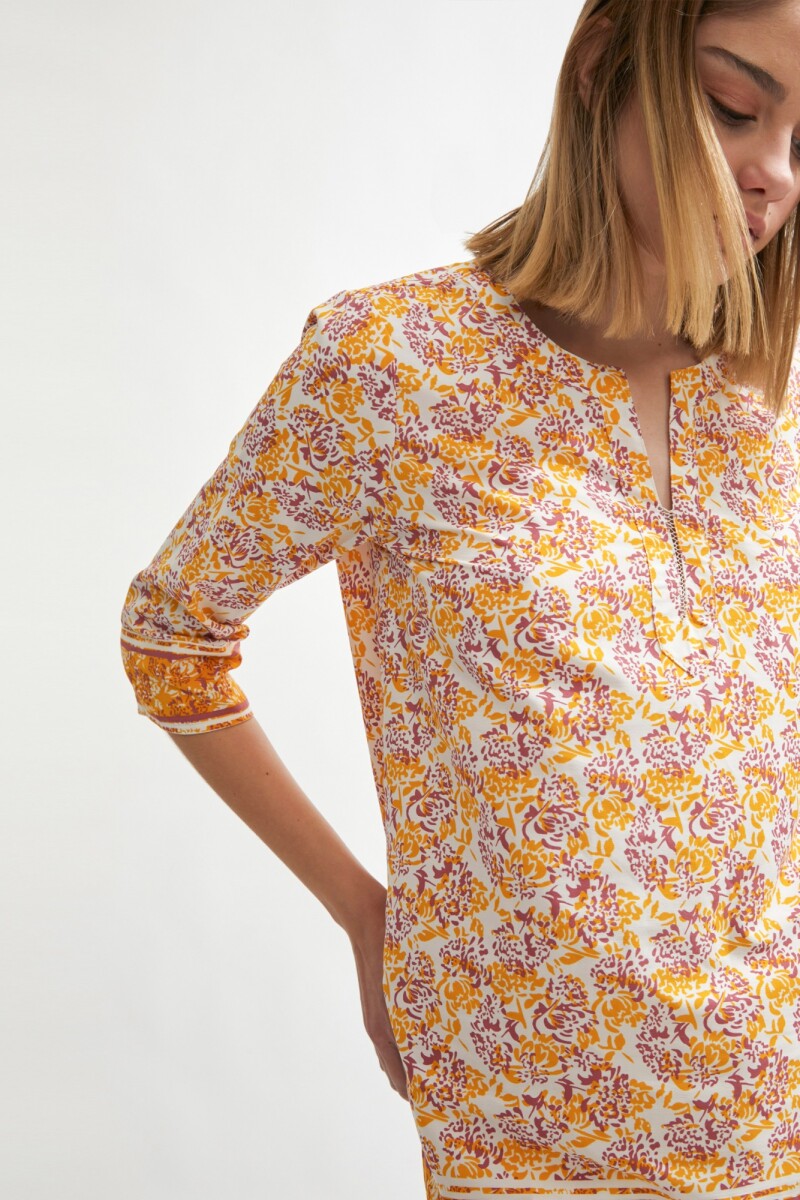 Blusa estampada ocre