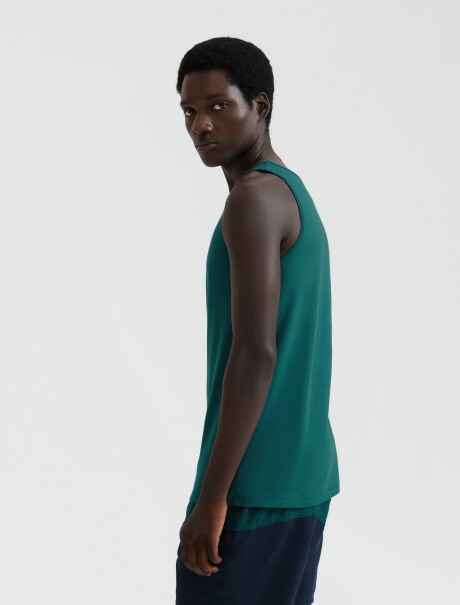 MUSCULOSA BÁSICA MASCULINA MODELO SLIM VERDE